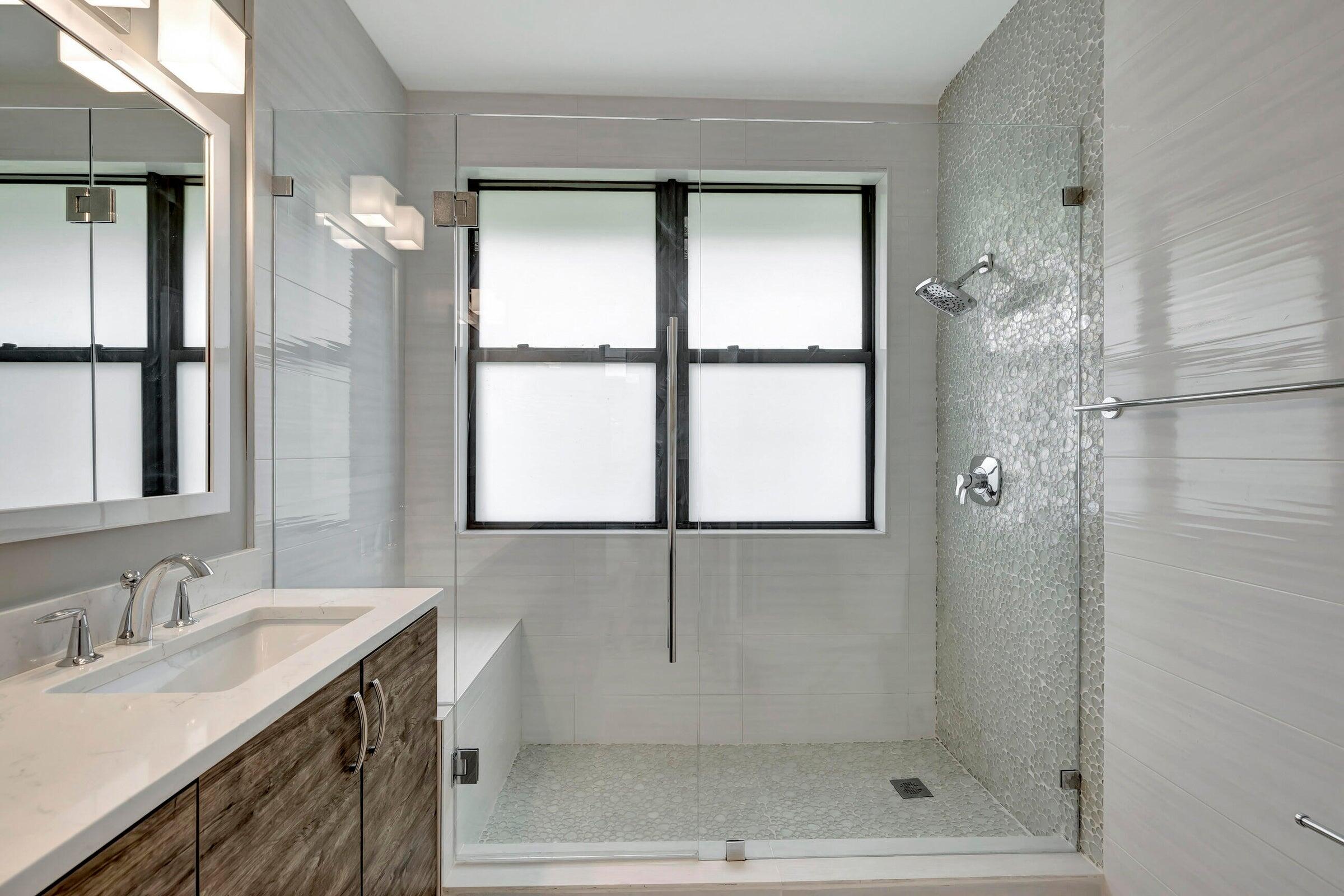 4875 Hunters Way Boca Raton, FL 33434 - Photo 29 of 43 Hallway Bath