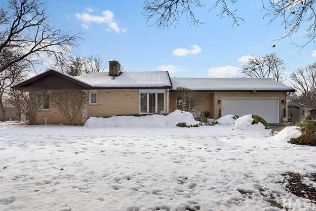 $369,000 | 34945 North Leonard Avenue, Ingleside, IL 60041