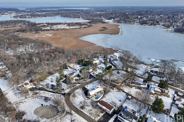 $369,000 | 34945 North Leonard Avenue, Ingleside, IL 60041