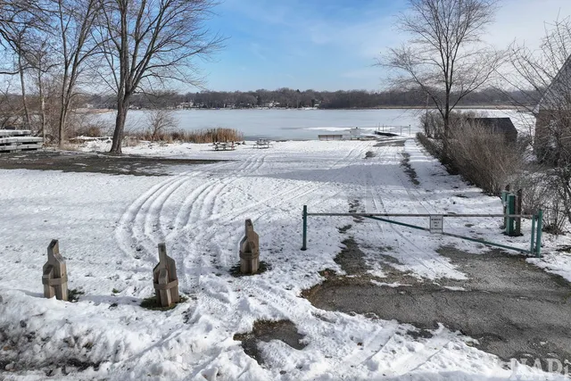 $369,000 | 34945 North Leonard Avenue, Ingleside, IL 60041