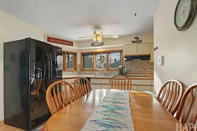 $369,000 | 34945 North Leonard Avenue, Ingleside, IL 60041