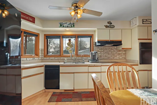 $369,000 | 34945 North Leonard Avenue, Ingleside, IL 60041