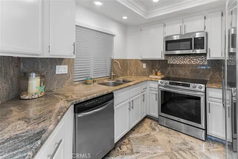 $920,000 | 400 Lake Street, Unit 105, Huntington Beach, CA 92648