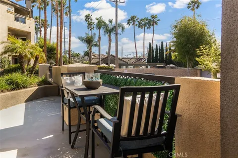 $920,000 | 400 Lake Street, Unit 105, Huntington Beach, CA 92648
