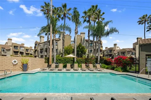 $920,000 | 400 Lake Street, Unit 105, Huntington Beach, CA 92648