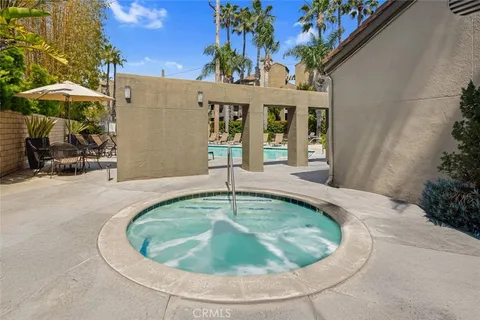 $920,000 | 400 Lake Street, Unit 105, Huntington Beach, CA 92648
