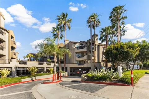 $920,000 | 400 Lake Street, Unit 105, Huntington Beach, CA 92648