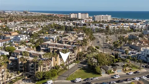 $920,000 | 400 Lake Street, Unit 105, Huntington Beach, CA 92648