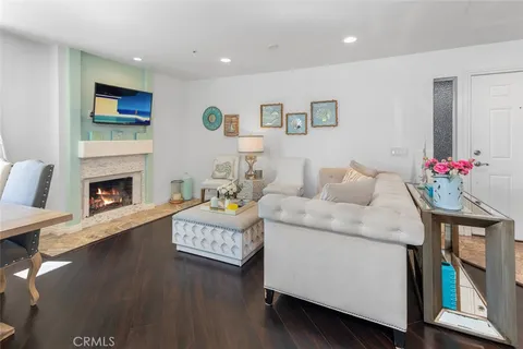 $920,000 | 400 Lake Street, Unit 105, Huntington Beach, CA 92648