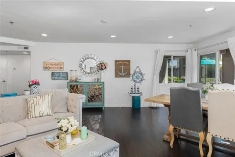 $920,000 | 400 Lake Street, Unit 105, Huntington Beach, CA 92648