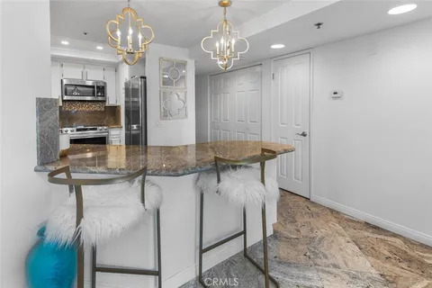 $920,000 | 400 Lake Street, Unit 105, Huntington Beach, CA 92648