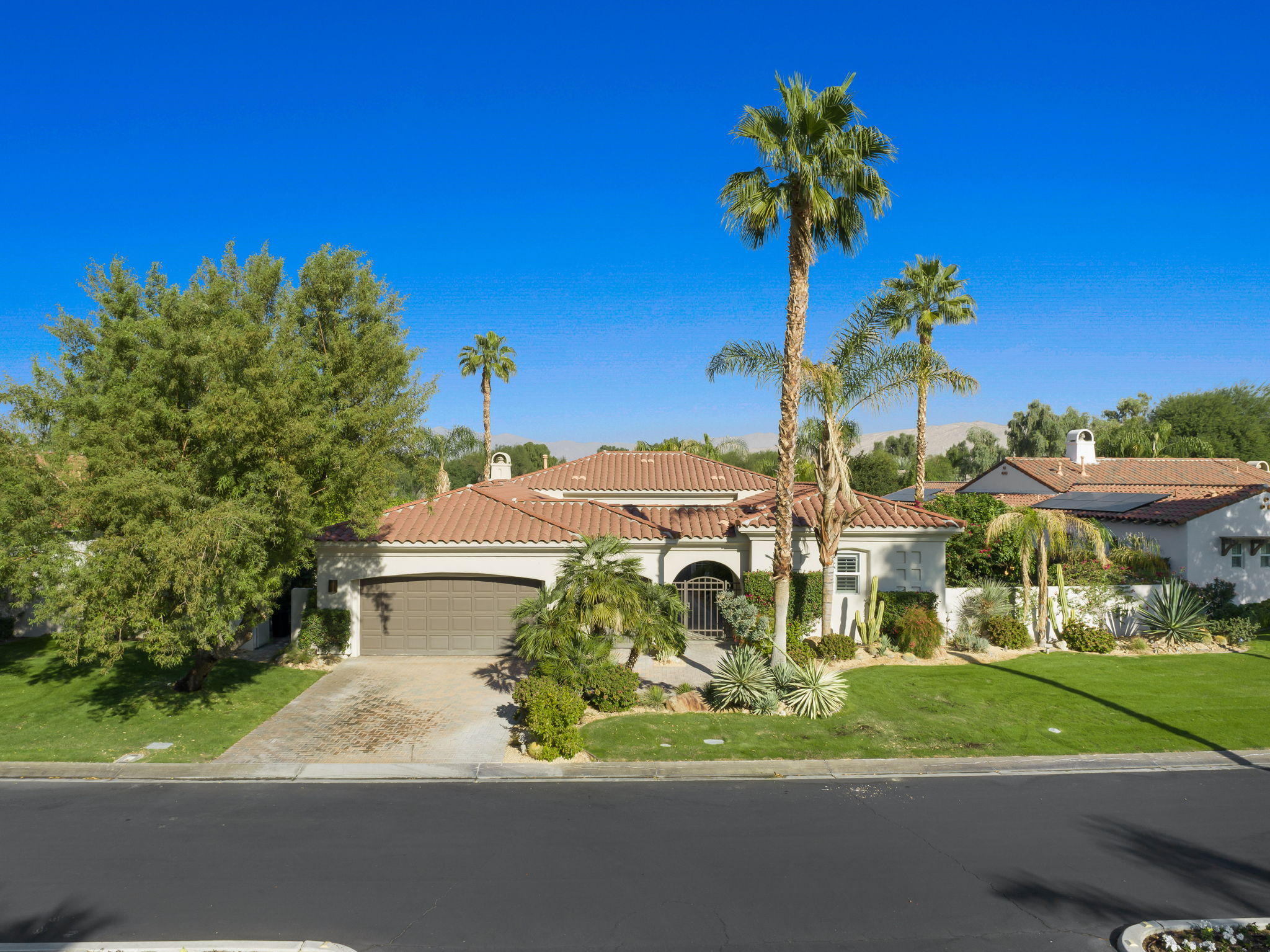 315 Loch Lomond Road Rancho Mirage, CA 92270 - Photo 3 of 46 1-web-or-mls-JVLochLomond1120_001
