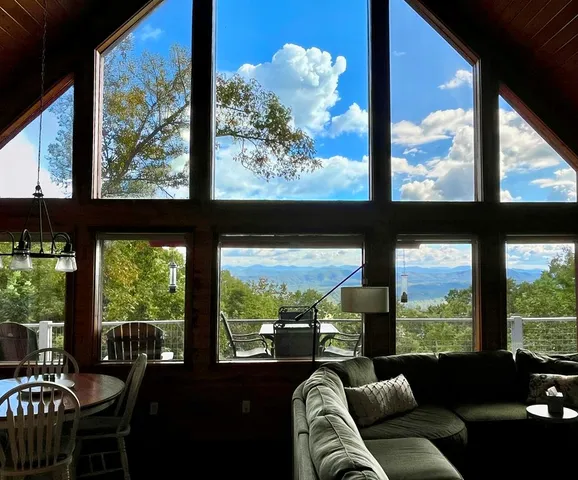 $530,000 | 111 Trophy Buck Point, Murphy, NC 28906