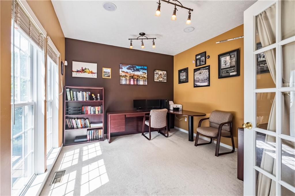 9750 Grosick Road Pittsburgh, PA 15237 - Photo 5 of 25