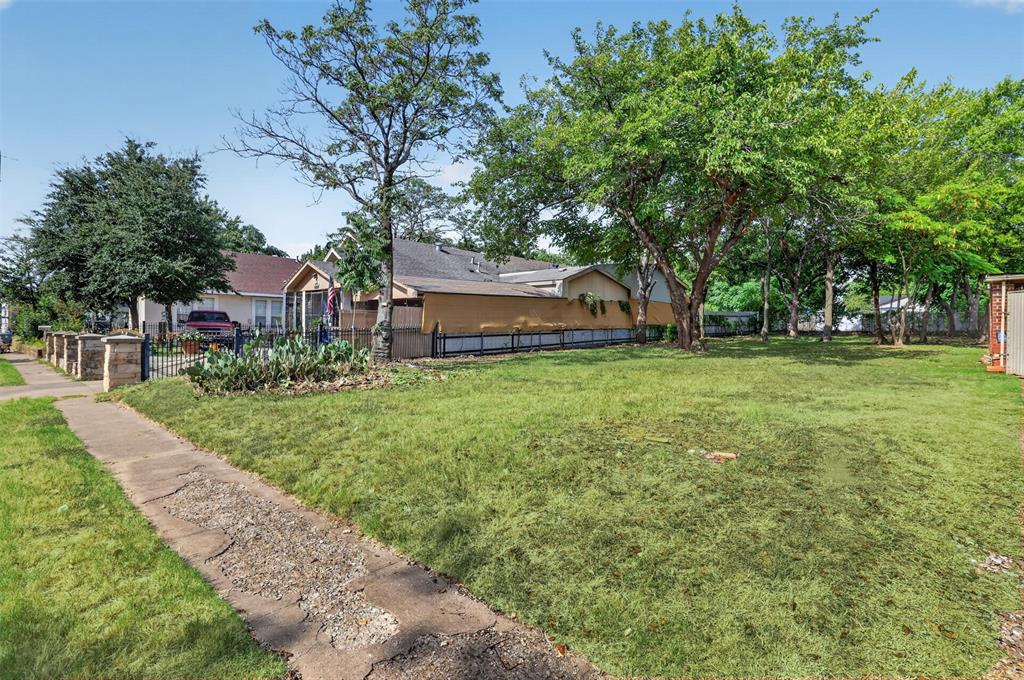 6 North Ravinia Drive Dallas, TX 75211 - Photo 2 of 12 Expansive, level lot featuring mature trees and a substantial grassy area
