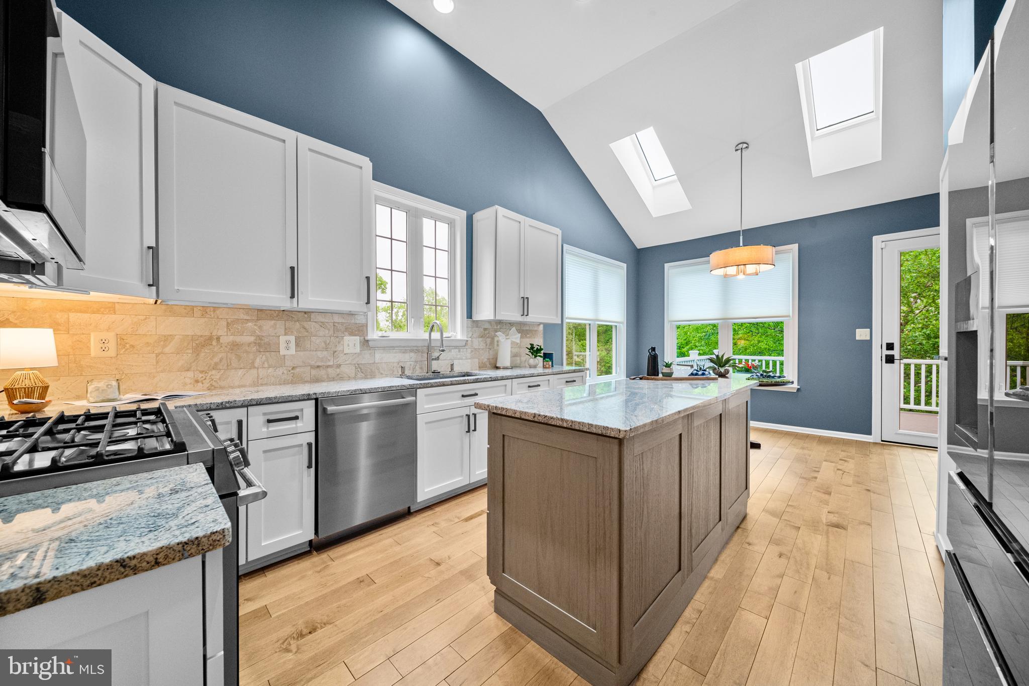 13514 Ryton Ridge Lane Gainesville, VA 20155 - Photo 8 of 63 Renovated kitchen