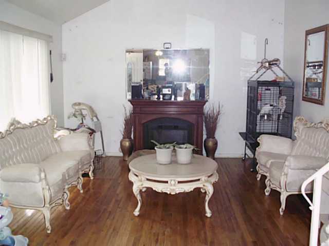 1083 Lockwood Road Columbus, OH 43227 - Photo 2 of 10