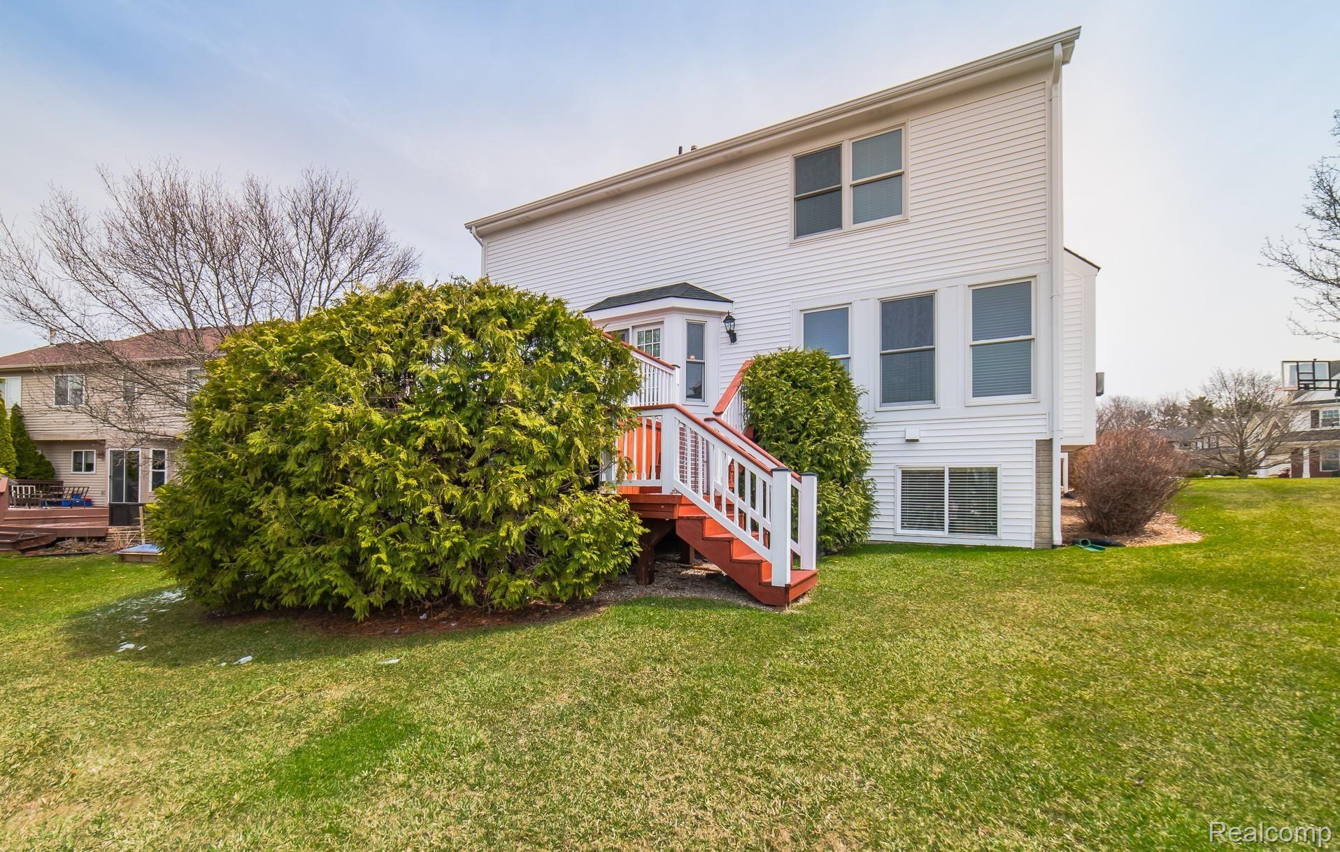 135 Ridge Field Court Oxford, MI 48371 - Photo 58 of 63 135 Ridge Field-60.jpg