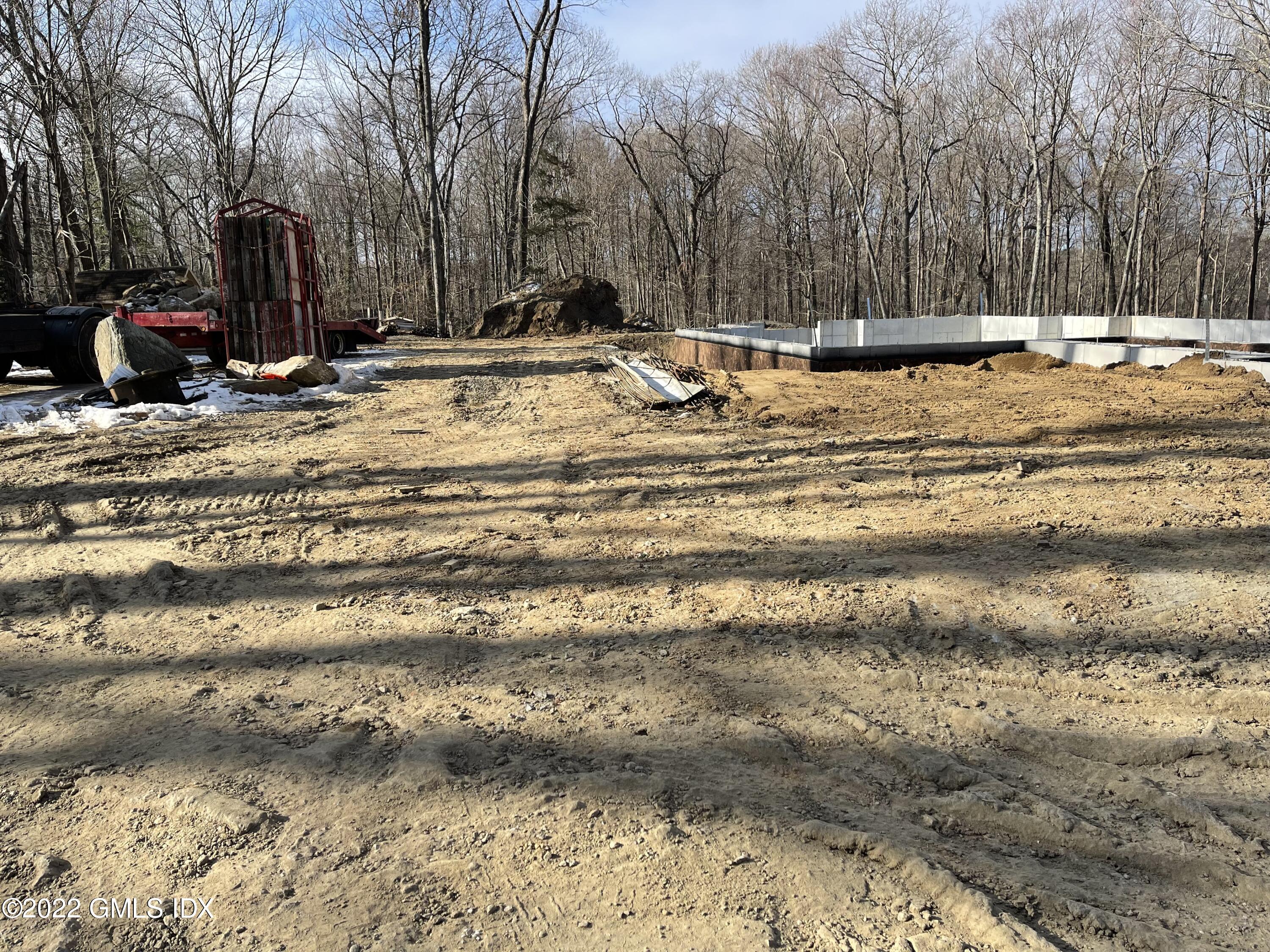 75 Perkins Road Greenwich, CT 06830 - Photo 5 of 6 LEVEL PROPERTY