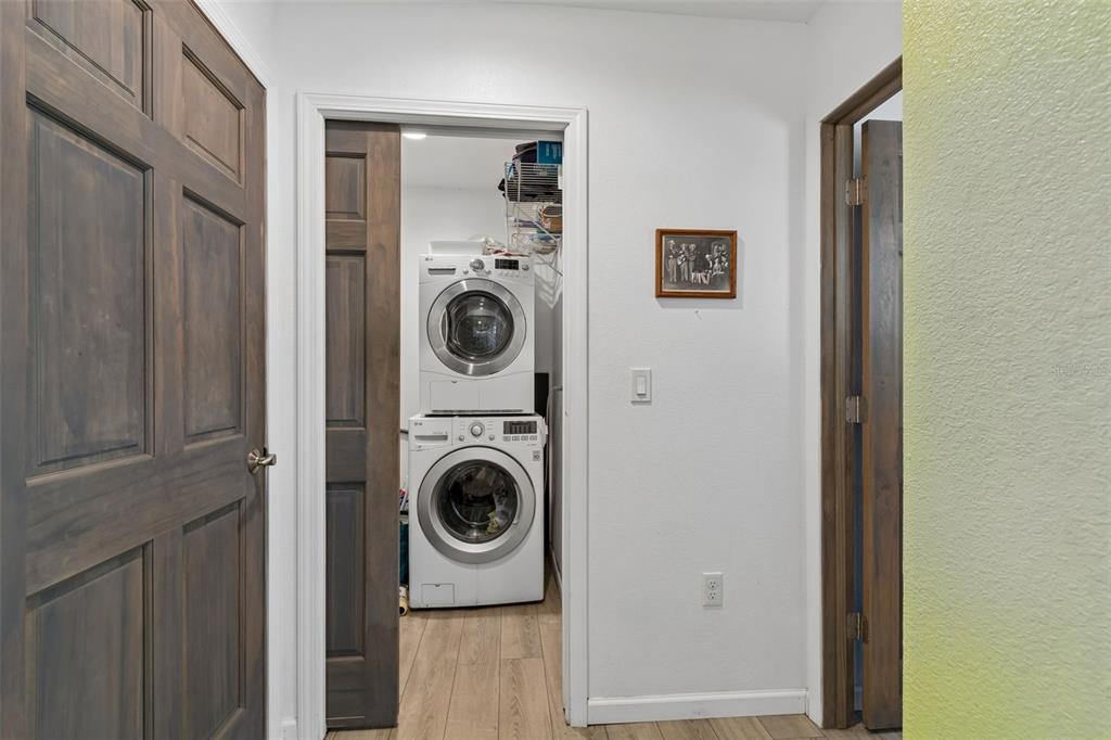 6226 8th Avenue South Gulfport, FL 33707 - Photo 16 of 46 a utility room with dryer and washer