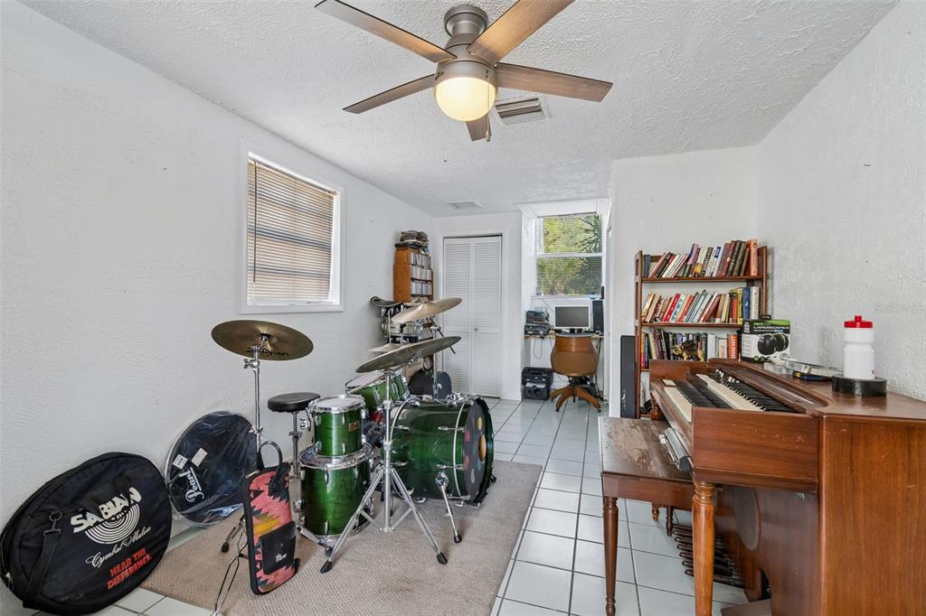 6226 8th Avenue South Gulfport, FL 33707 - Photo 31 of 46 a view of a room with gym equipment