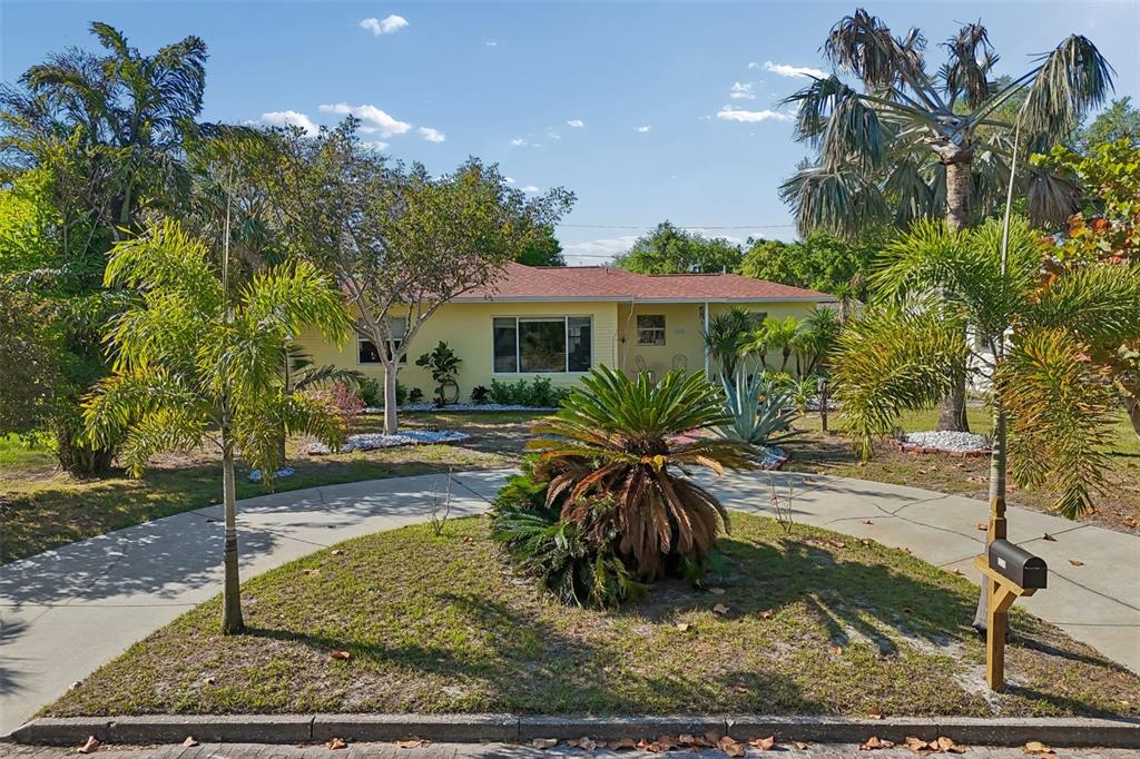 6226 8th Avenue South Gulfport, FL 33707 - Photo 43 of 46 a front view of a house with garden