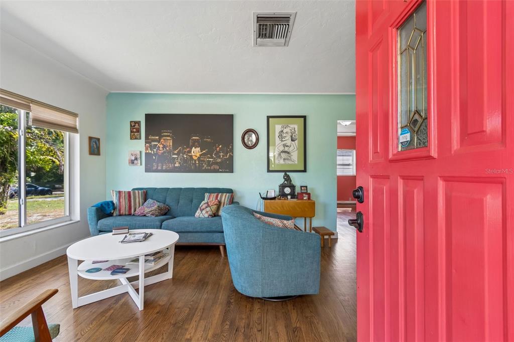 6226 8th Avenue South Gulfport, FL 33707 - Photo 6 of 46 a living room with furniture and a wooden floor