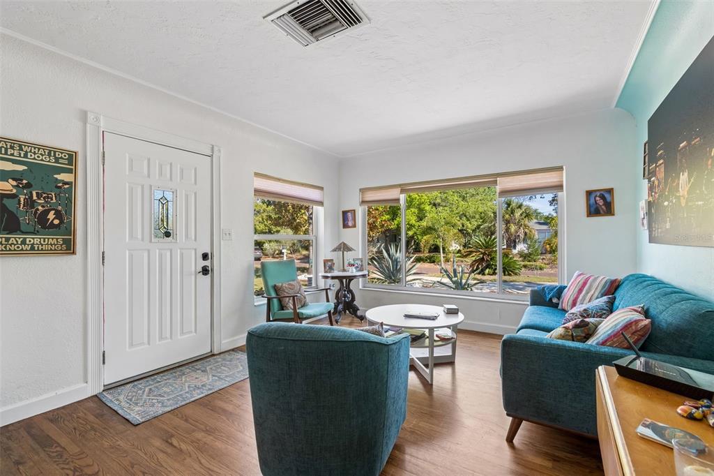 6226 8th Avenue South Gulfport, FL 33707 - Photo 8 of 46 a living room with furniture and a window