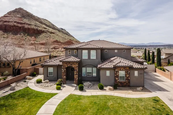 $1,050,000 | 2038 Great Basin Drive, Washington, UT 84780