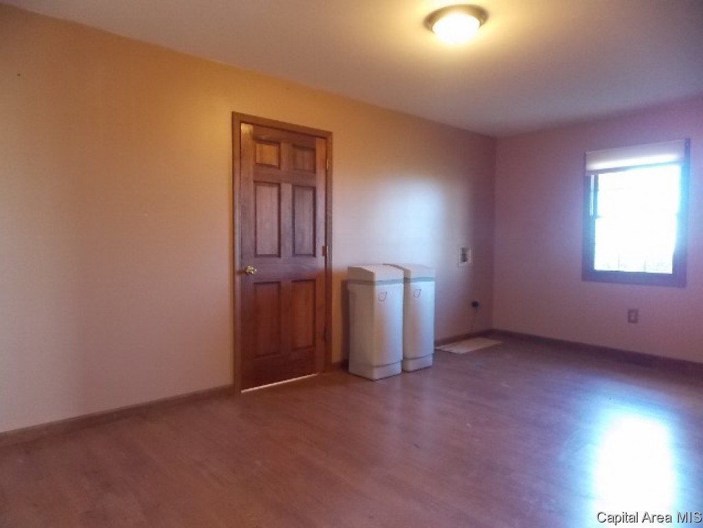 31137 Kimes Road Girard, IL 62640 - Photo 12 of 14
