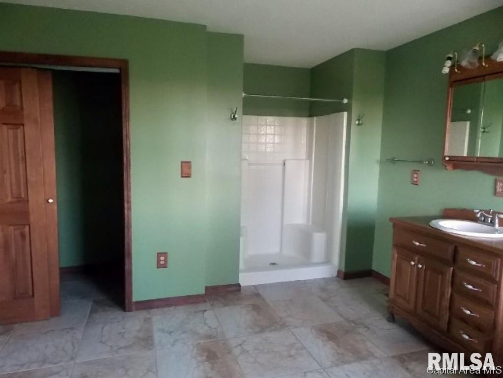 31137 Kimes Road Girard, IL 62640 - Photo 7 of 14