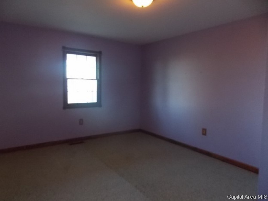 31137 Kimes Road Girard, IL 62640 - Photo 9 of 14