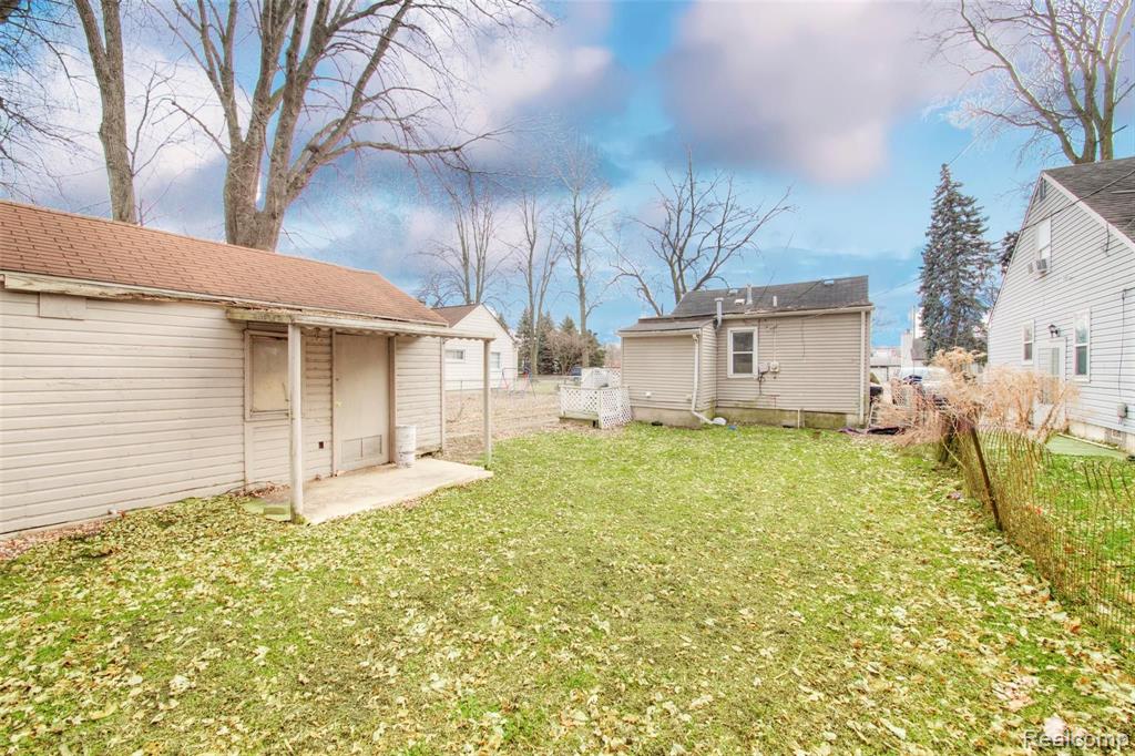 25550 Student Redford, MI 48239 - Photo 8 of 13