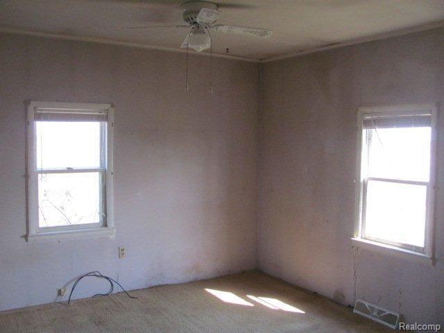 13Bedroom3