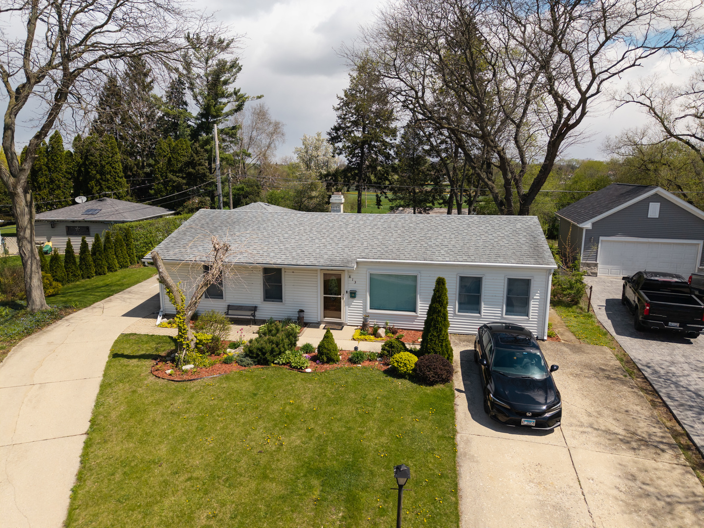 813 Parkside Court Streamwood, IL 60107 - Photo 2 of 25