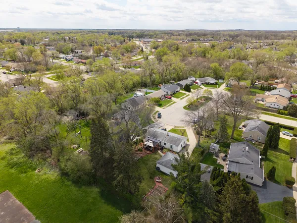$349,900 | 813 Parkside Court, Streamwood, IL 60107