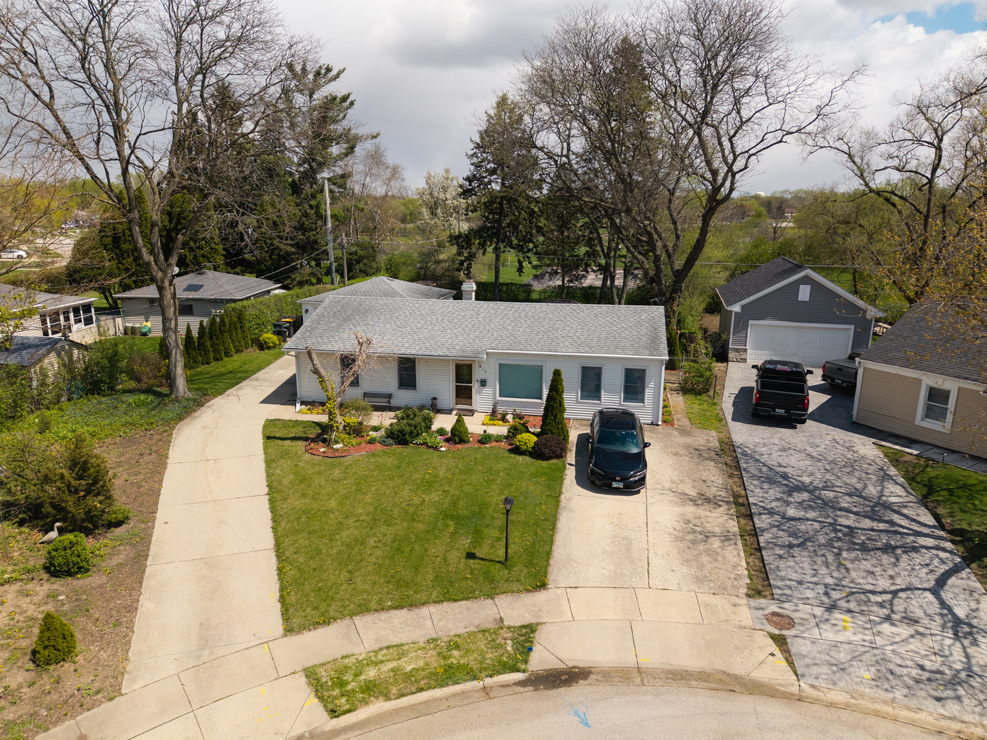 813 Parkside Court Streamwood, IL 60107 - Photo 3 of 25