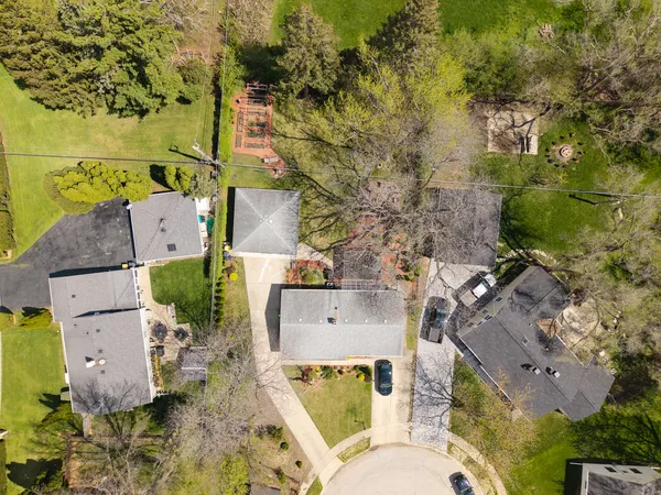 $349,900 | 813 Parkside Court, Streamwood, IL 60107