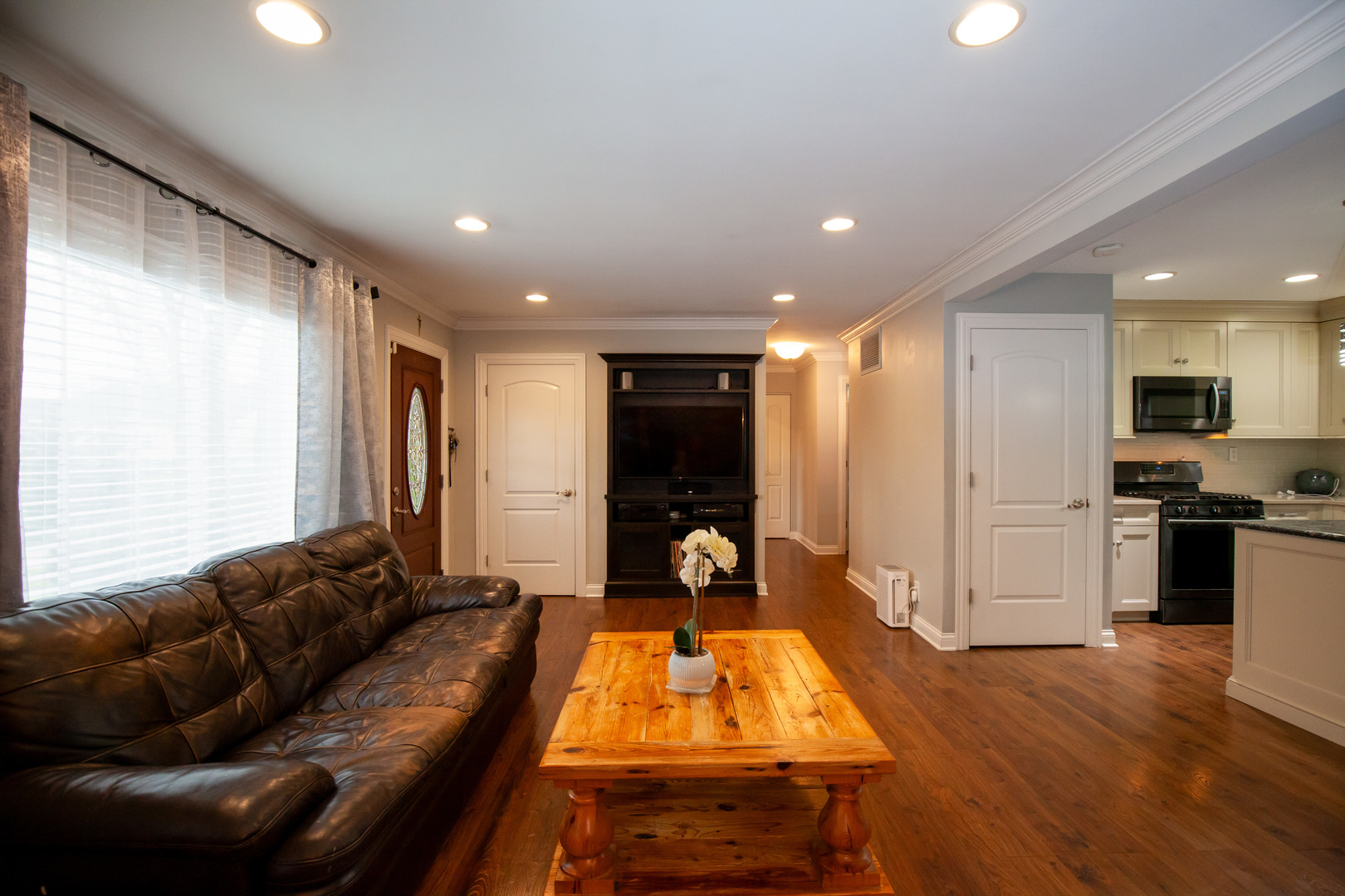 813 Parkside Court Streamwood, IL 60107 - Photo 8 of 25