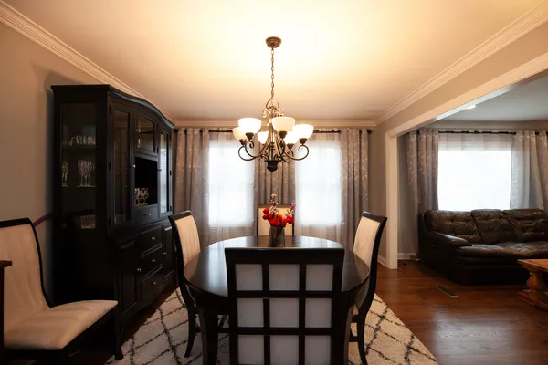 $349,900 | 813 Parkside Court, Streamwood, IL 60107