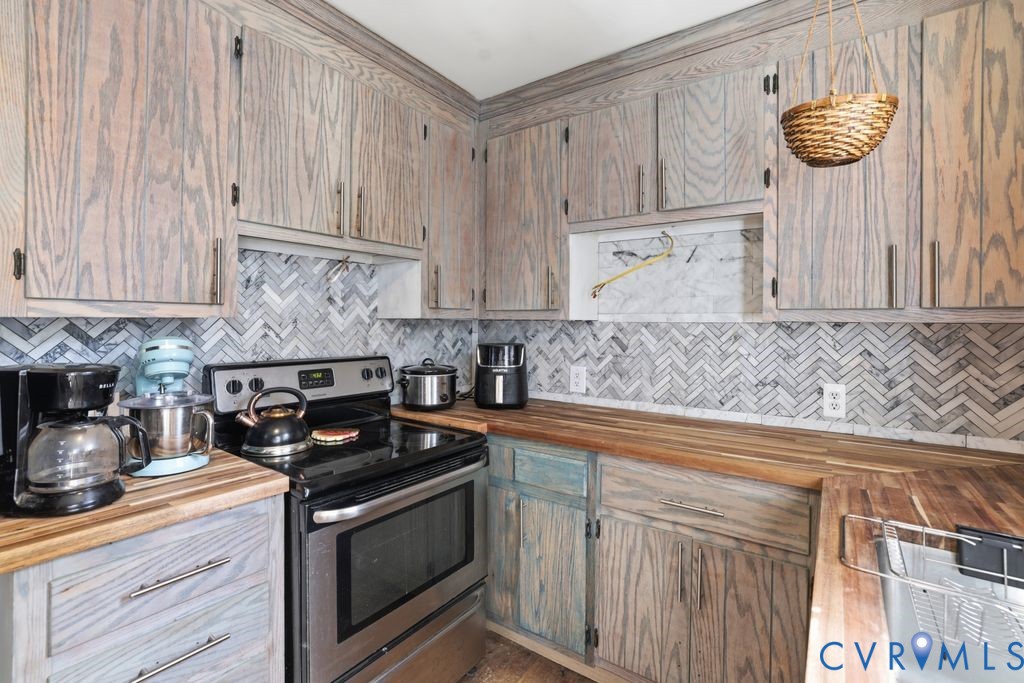 3200 Manorcrest Road Richmond, VA 23234 - Photo 28 of 34 a kitchen with stainless steel appliances granite countertop a sink a stove and a microwave