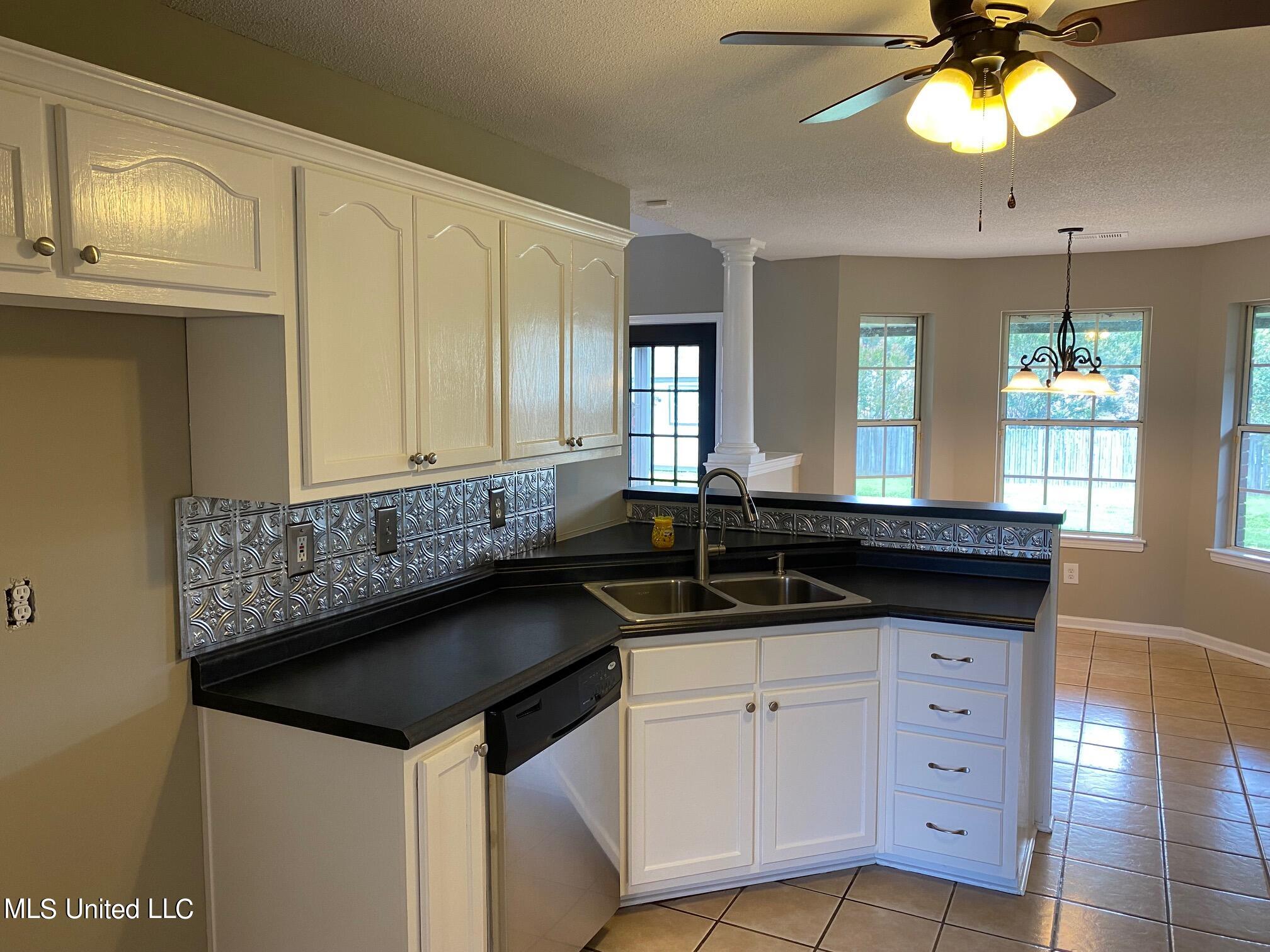 2438 Heather Ridge Southaven, MS 38672 - Photo 7 of 27 IMG_6721