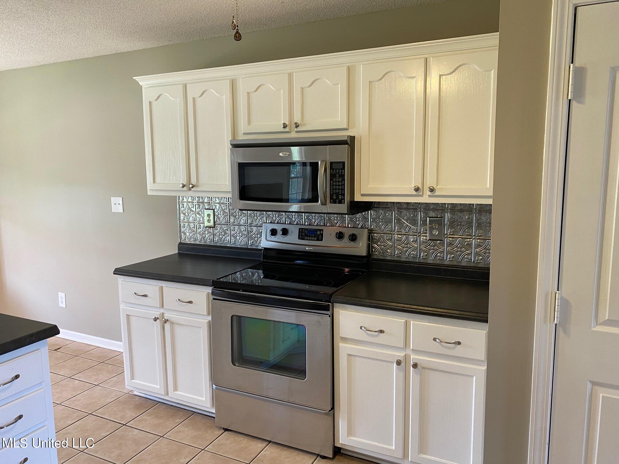 2438 Heather Ridge Southaven, MS 38672 - Photo 8 of 27 IMG_6722