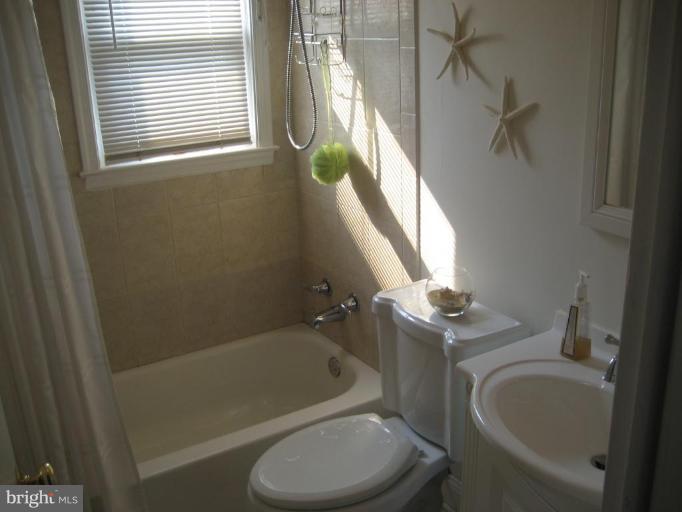1655 Poles Road Essex, MD 21221 - Photo 3 of 10 Bath #1