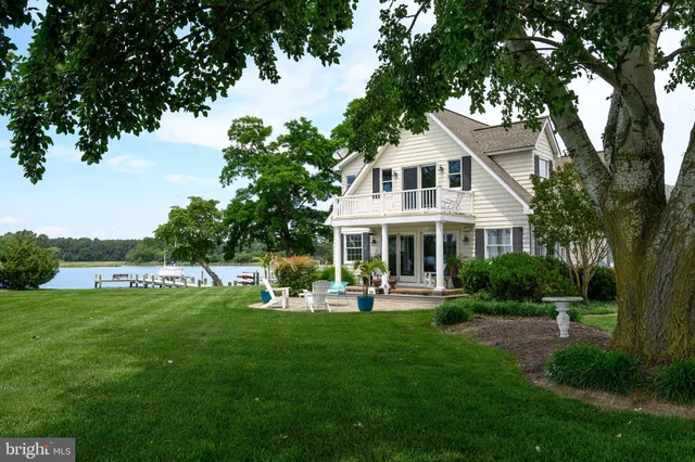 a view of an house with backyard space and garden