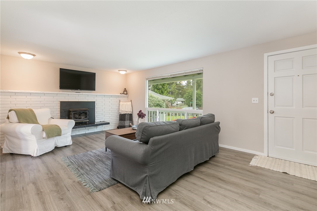 628 212th Street Southwest Bothell, WA 98021 - Photo 2 of 18