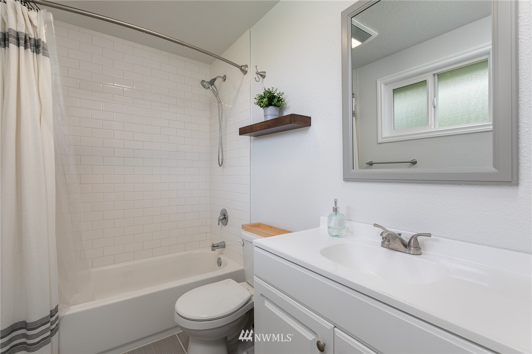 628 212th Street Southwest Bothell, WA 98021 - Photo 14 of 18