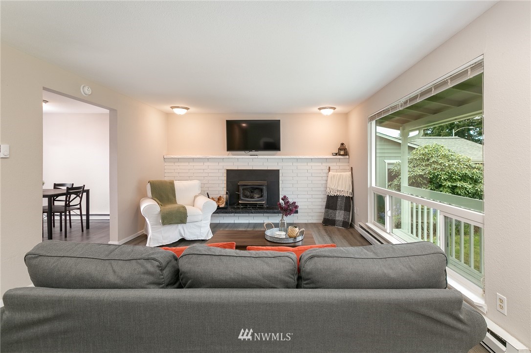 628 212th Street Southwest Bothell, WA 98021 - Photo 3 of 18