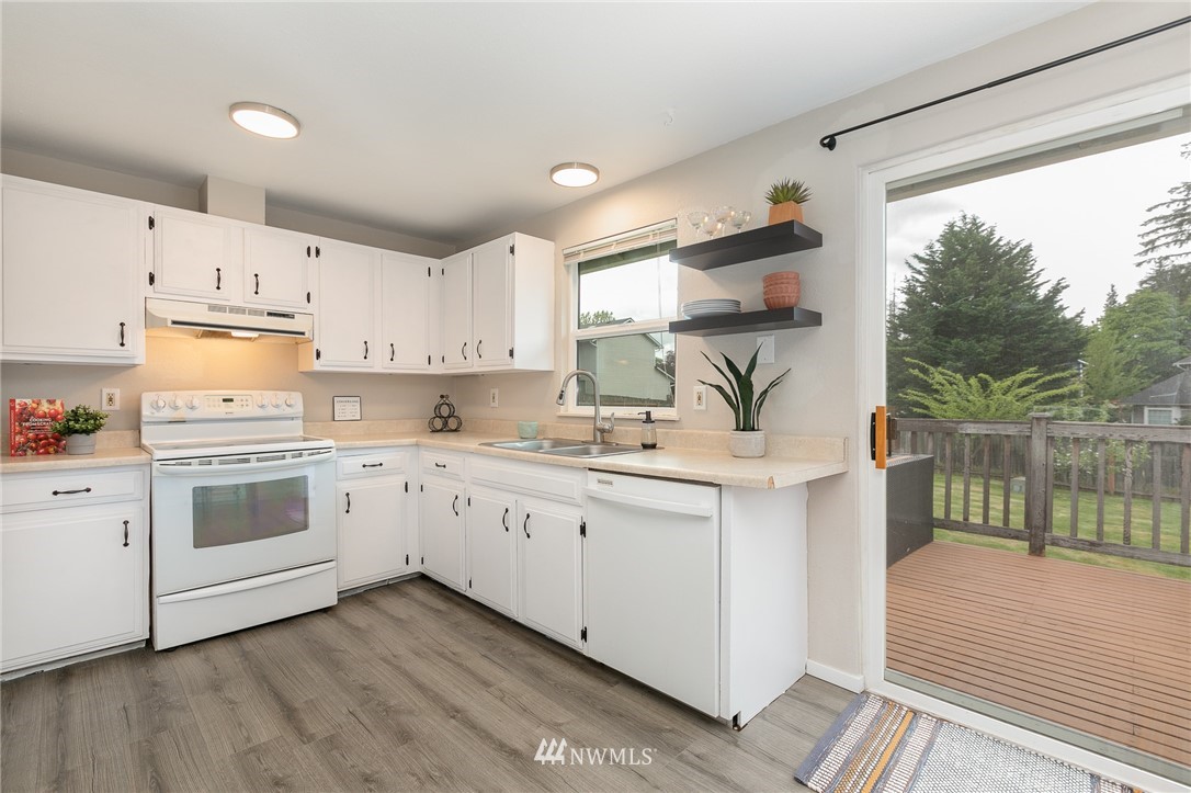 628 212th Street Southwest Bothell, WA 98021 - Photo 7 of 18