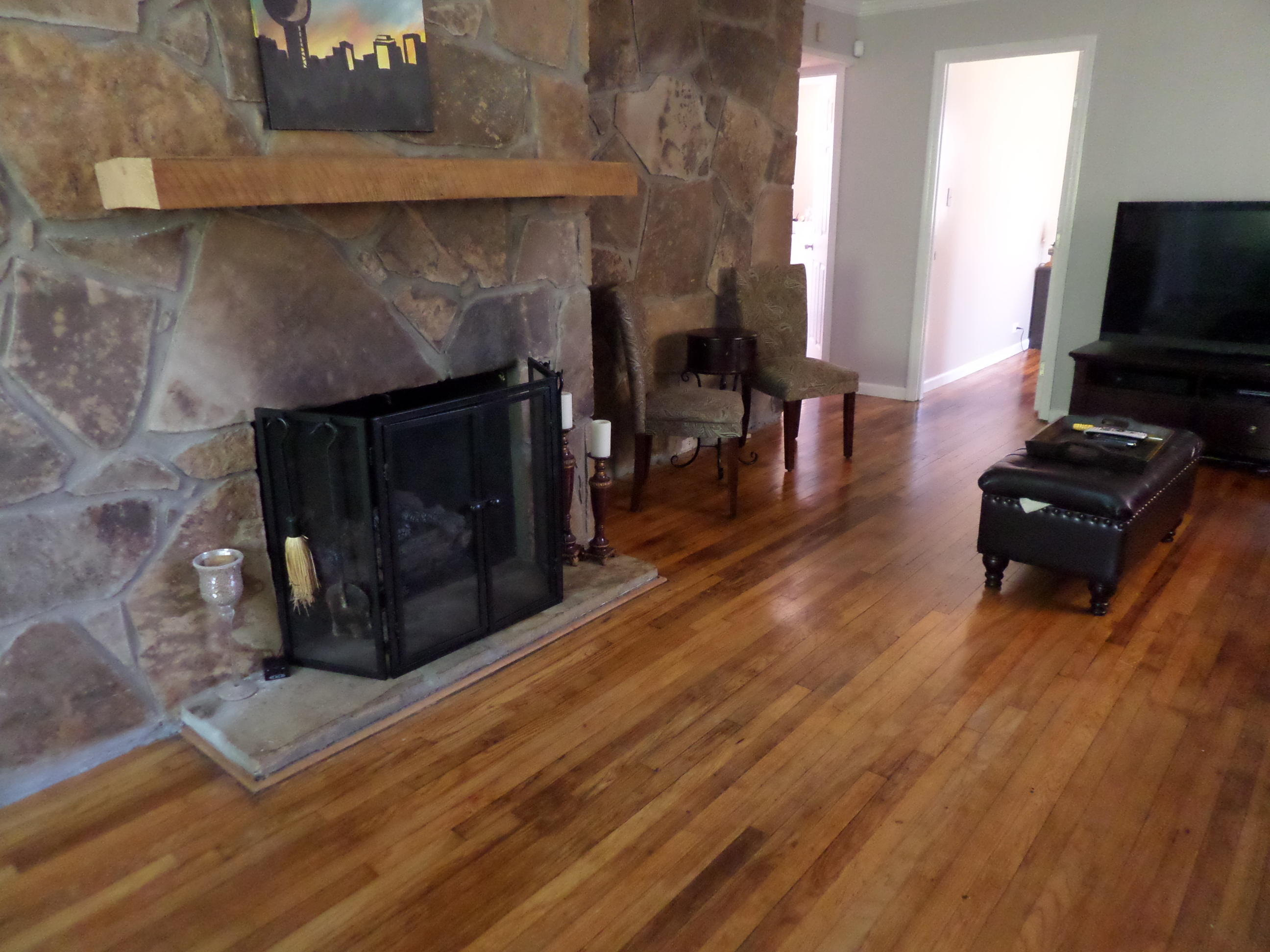 138 Kentucky Avenue Oak Ridge, TN 37830 - Photo 11 of 28 Living Room